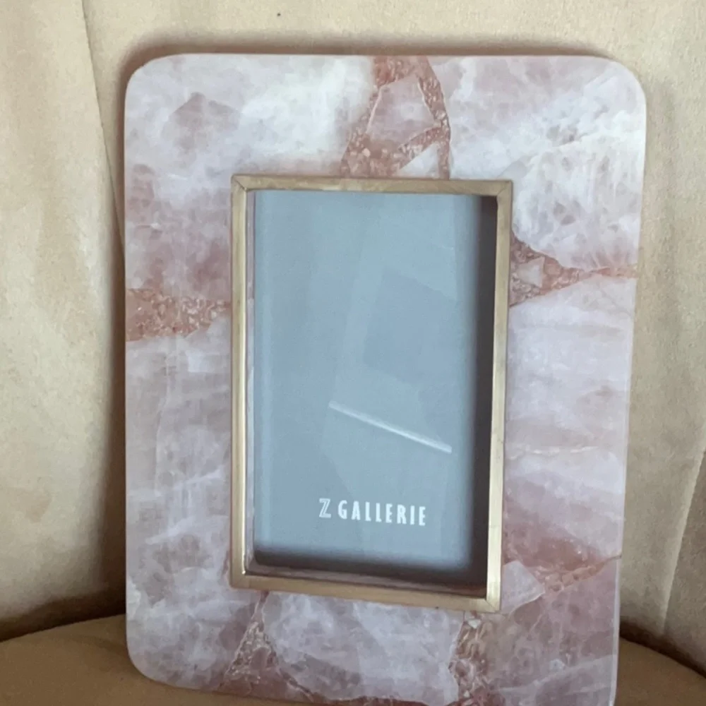 ROSE QUARTZ 4”x6” photo picture frame NEW IN BOX RARE AND STUNNING, gorgeous